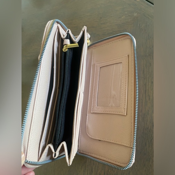 Betsey Johnson Quilted Heart zip around clutch Wallet Wristlet pale Pink - Picture 6 of 10